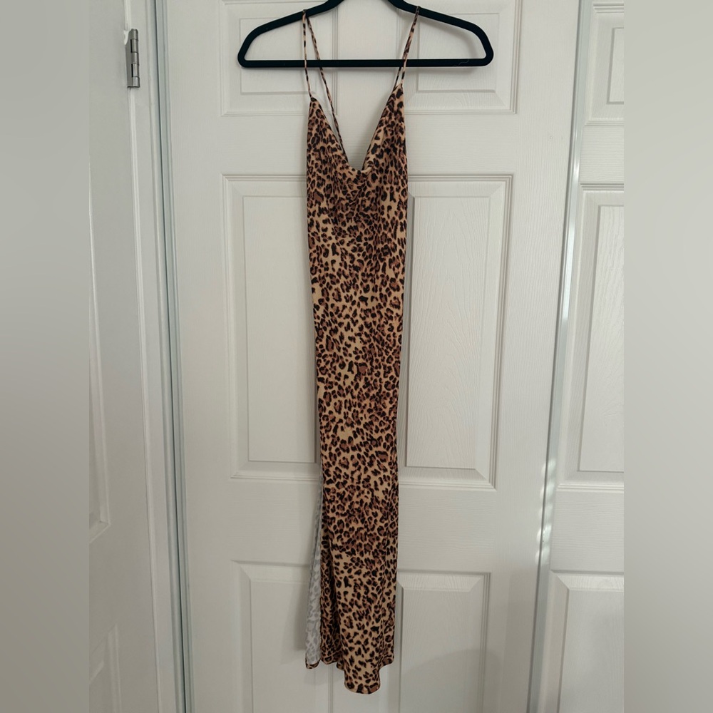 Resa dress used once 

Similar to the river dress. Just not as long
